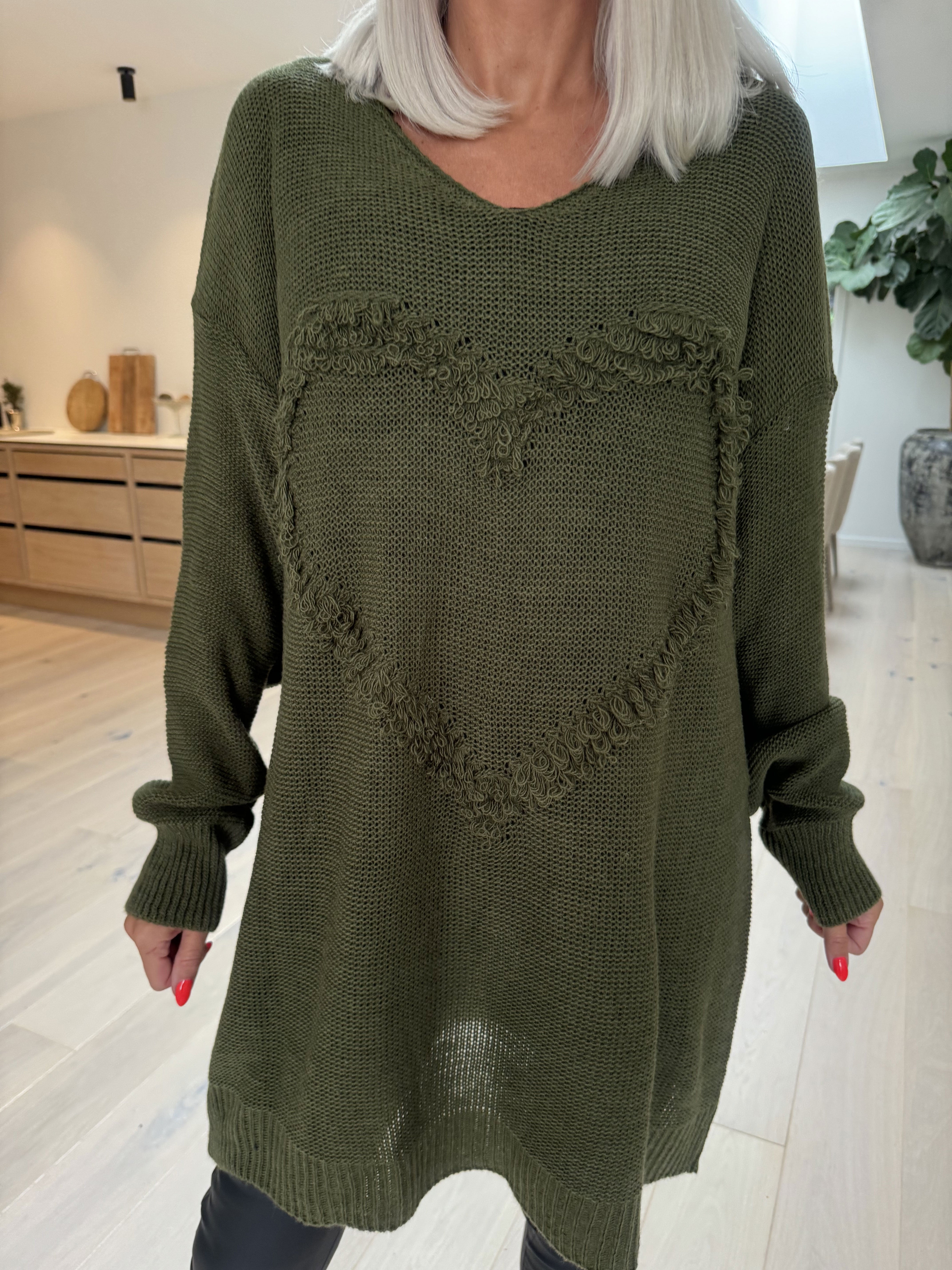 Annalise - Stickad klänning med hjärtfront